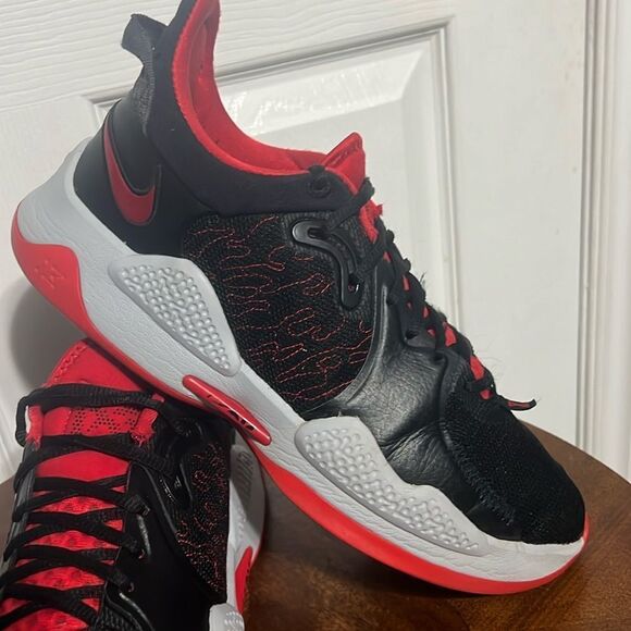 Athletic_Shoes